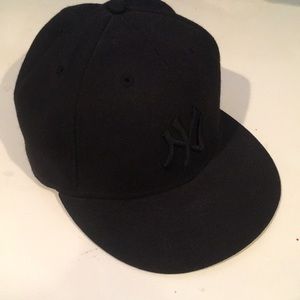 All Black NY Yankees Fitted Hat (7 3/8)